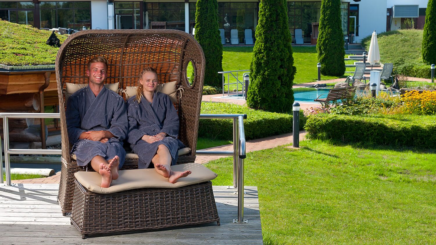 Ruheraum Anbau Medemsauna · Terrasse Strandkorb · Saunalandschaft der Sole-Therme Otterndorf