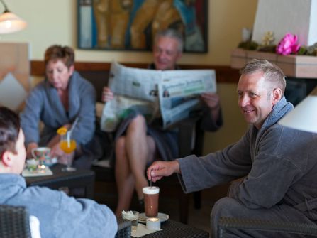 Bistro · belebte Kaminecke · Saunalandschaft der Sole-Therme Otterndorf