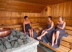 Damensauna · Medemsauna · Saunalandschaft der Sole-Therme Otterndorf Damensauna · Medemsauna · Saunalandschaft der Sole-Therme Otterndorf