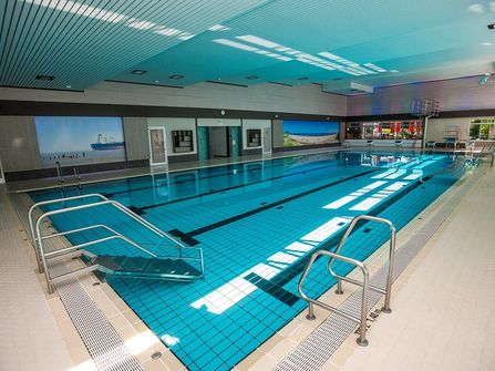 Schwimmerbecken · Übersichtsaufnahme